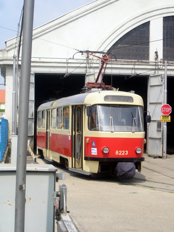 Tatra T3YU #8223