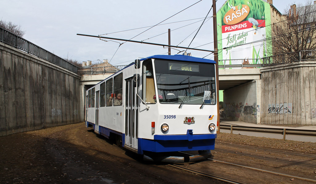 Tatra T6B5SU #35098